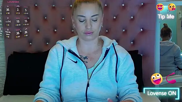 KikiSweet08 online show from December 18, 5:13 am