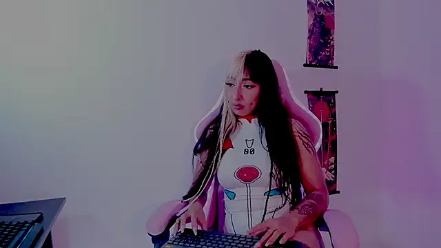 Snapshot of HollyHudsonn chatting on January 21, 12:04 am HollyHudsonn online show from January 21, 12:04 am