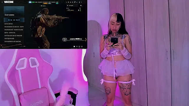 Snapshot of HollyHudsonn chatting on March 15, 11:17 pm HollyHudsonn online show from March 15, 11:17 pm