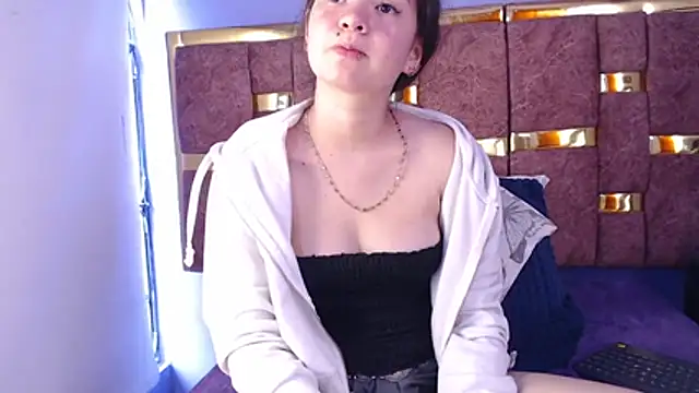 lilimini032 online show from March 18, 7:06 pm