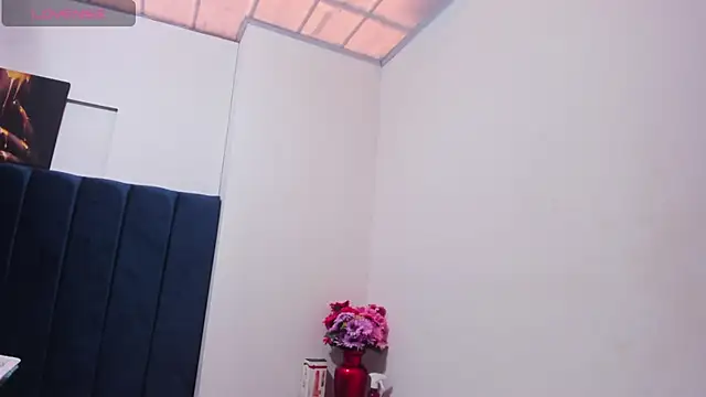 Snapshot of Angela_saenx2 chatting on December 15, 7:10 pm Angela saenx2 online show from December 15, 7:10 pm
