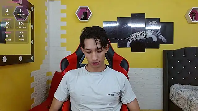 jose sexycumm online show from December 2, 8:37 pm