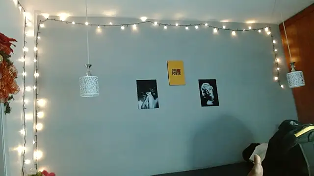 Snapshot of Kimandyuk chatting on December 11, 7:03 pm Kimandyuk online show from December 11, 7:03 pm