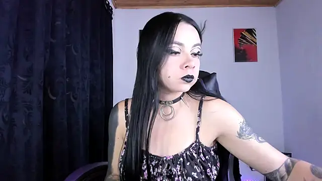 Snapshot of emilydolll666 chatting on July 24, 9:35 pm emilydolll666 online show from July 24, 9:35 pm