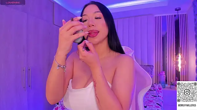 Emilyymilleer  online show from December 2, 4:20 pm