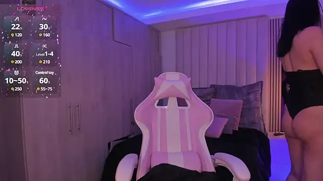 Emilyymilleer  online show from February 6, 5:19 pm