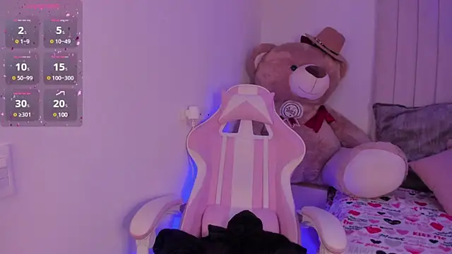 Emilyymilleer  online show from March 12, 4:46 pm