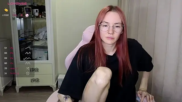 littlevildevil online show from October 26, 10:43 am