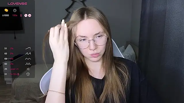 littlevildevil online show from February 3, 10:53 am