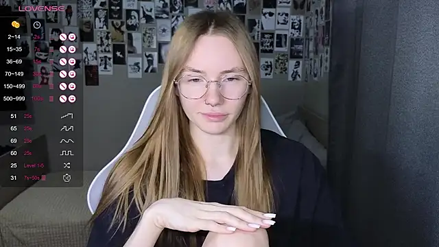 littlevildevil online show from March 3, 6:08 am