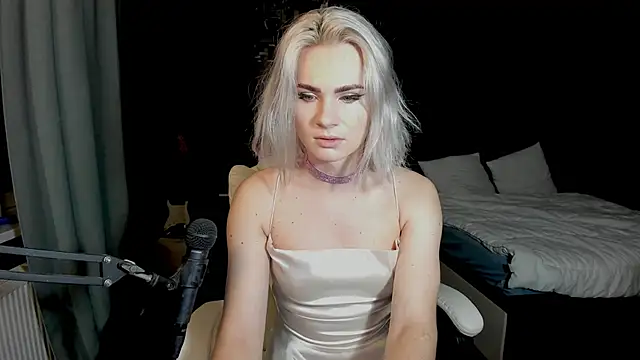 Snapshot of Milena_marshmalows chatting on December 13, 4:43 am Milena marshmalows online show from December 13, 4:43 am