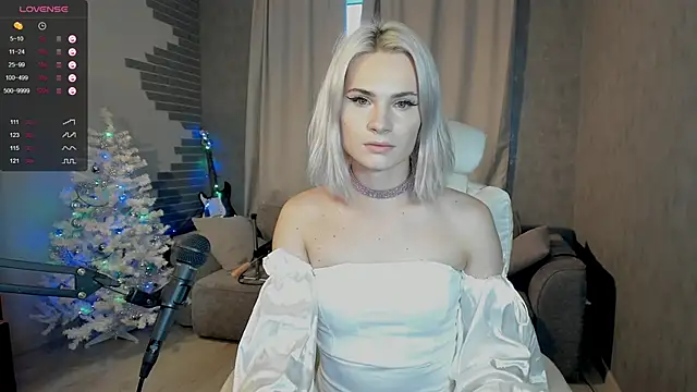 Snapshot of Milena_marshmalows chatting on December 19, 9:51 am Milena marshmalows online show from December 19, 9:51 am