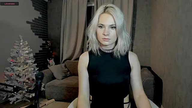 Snapshot of Milena_marshmalows chatting on December 23, 2:13 am Milena marshmalows online show from December 23, 2:13 am