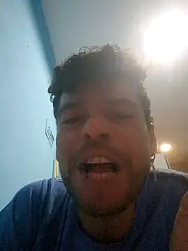 Snapshot of BombomNutela36 chatting on January 20, 8:18 pm BombomNutela36 online show from January 20, 8:18 pm