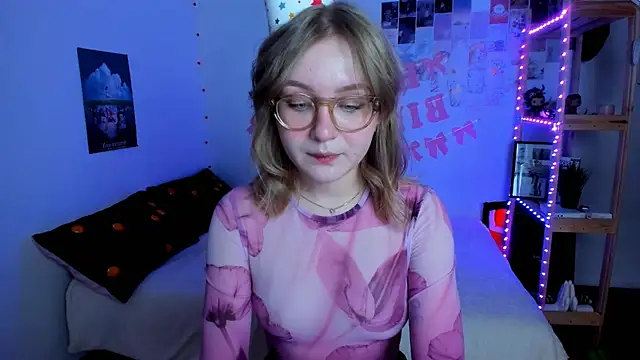 Snapshot of leazy_peazy chatting on December 17, 10:49 pm leazy peazy online show from December 17, 10:49 pm