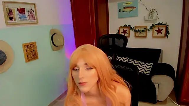 Snapshot of Dakota_Faning chatting on December 9, 1:45 pm Dakota Faning online show from December 9, 1:45 pm