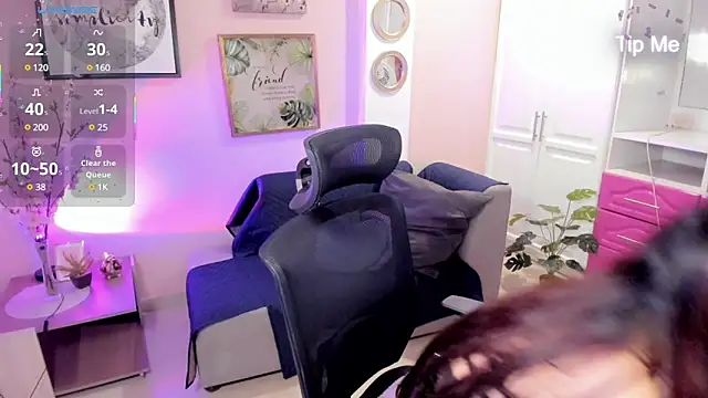 Snapshot of Dakota_Faning chatting on January 23, 1:45 pm Dakota Faning online show from January 23, 1:45 pm