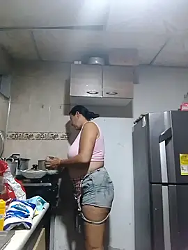 Snapshot of lupita_2023 chatting on December 4, 1:25 am lupita 2023 online show from December 4, 1:25 am