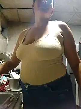 Snapshot of lupita_2023 chatting on January 22, 11:43 pm lupita 2023 online show from January 22, 11:43 pm