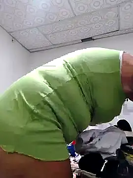 Snapshot of lupita_2023 chatting on February 19, 3:05 pm lupita 2023 online show from February 19, 3:05 pm