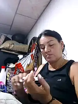 Snapshot of lupita_2023 chatting on February 21, 12:27 am lupita 2023 online show from February 21, 12:27 am