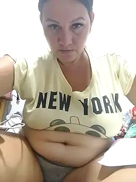 Snapshot of lupita_2023 chatting on October 18, 3:35 pm lupita 2023 online show from October 18, 3:35 pm