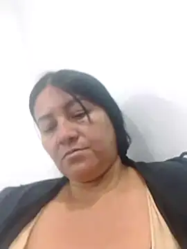 Snapshot of lupita_2023 chatting on April 1, 4:15 pm lupita 2023 online show from April 1, 4:15 pm