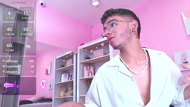 Ian Castillo  online show from January 18, 11:21 am