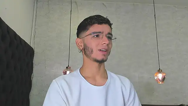 Ian Castillo  online show from February 11, 11:21 am