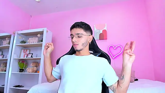 Ian Castillo  online show from February 20, 11:20 am