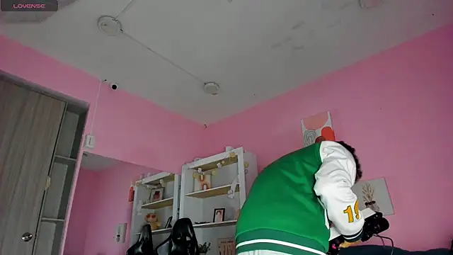 Ian Castillo  online show from December 17, 11:16 am