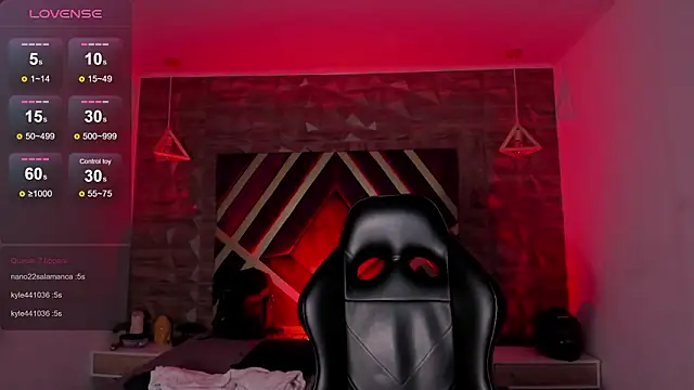 Ian Castillo  online show from February 7, 11:25 am