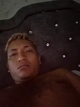 Snapshot of BingedHearts chatting on February 16, 11:28 am BingedHearts online show from February 16, 11:28 am