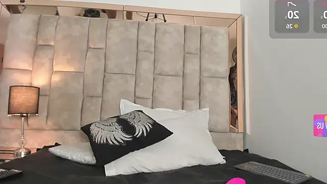 Snapshot of Oliviaa_Evans chatting on March 18, 3:42 am Oliviaa Evans online show from March 18, 3:42 am