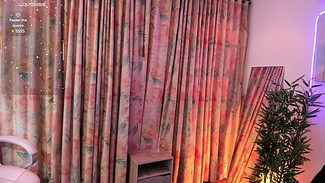 aisha bx online show from February 21, 11:11 am