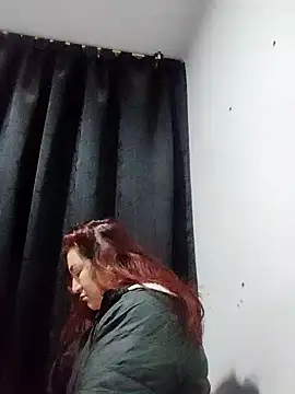 Snapshot of lindassmia chatting on October 31, 4:57 am lindassmia online show from October 31, 4:57 am