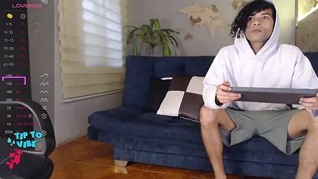 Snapshot of Aaron_Jassell1 chatting on February 15, 1:27 pm Aaron Jassell1 online show from February 15, 1:27 pm