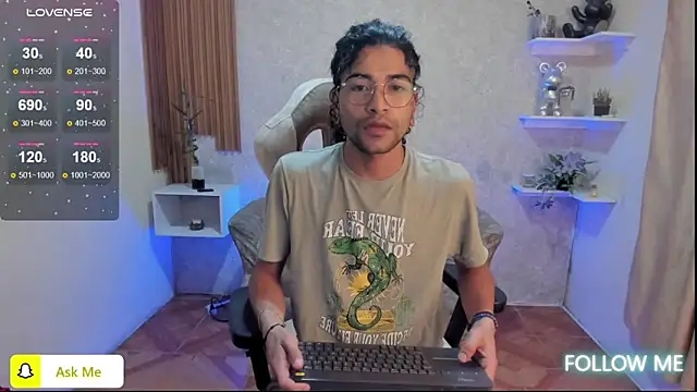 Snapshot of Aaron_Jassell1 chatting on March 12, 11:01 pm Aaron Jassell1 online show from March 12, 11:01 pm