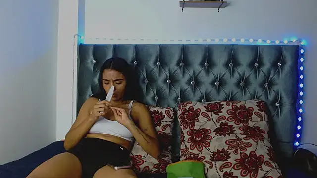 AntonellaAndNoah online show from March 7, 10:32 pm