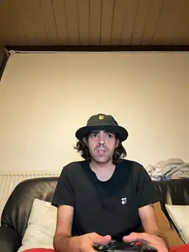 wolfwhite95 online show from October 12, 1:04 am