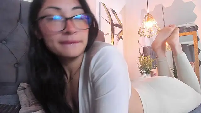 aprildreams19 online show from March 6, 12:52 pm