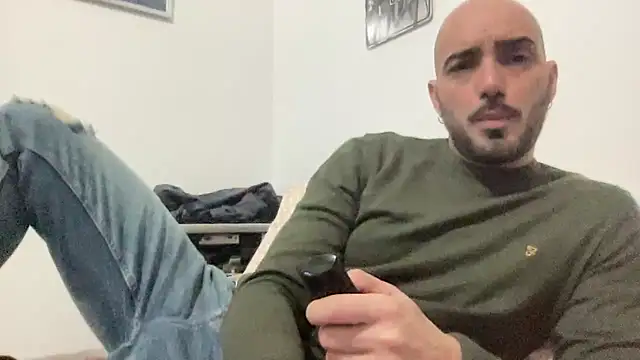 Snapshot of alessandromori91 chatting on January 15, 9:40 pm alessandromori91 online show from January 15, 9:40 pm