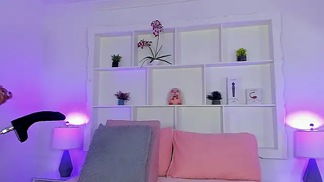 Jenifer Diaz online show from April 13, 1:16 pm