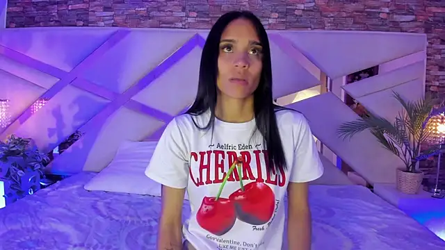 sophie pariss online show from January 18, 3:43 am