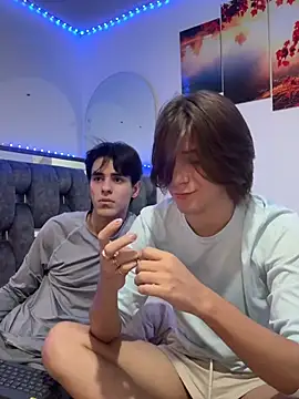 Snapshot of Alex_and_Fabian chatting on February 7, 4:27 am Alex and Fabian online show from February 7, 4:27 am