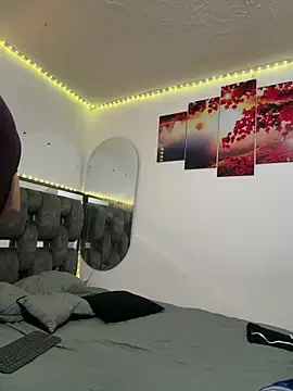 Snapshot of Alex_and_Fabian chatting on February 25, 5:39 am Alex and Fabian online show from February 25, 5:39 am