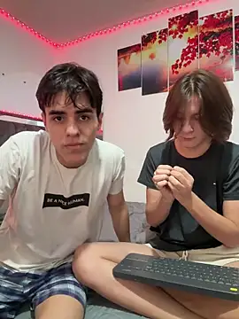 Snapshot of Alex_and_Fabian chatting on February 26, 5:06 am Alex and Fabian online show from February 26, 5:06 am