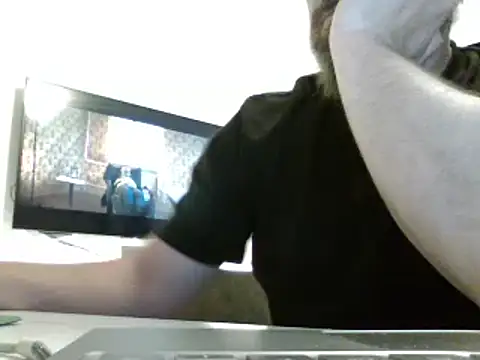 Snapshot of FROL83 chatting on June 12, 8:19 pm FROL83 online show from June 12, 8:19 pm