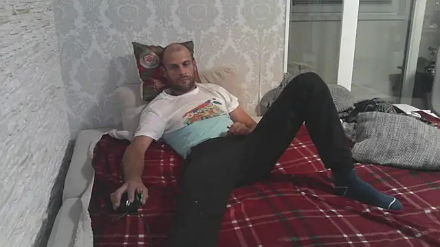 Snapshot of Zbochunec chatting on September 24, 8:01 pm Zbochunec online show from September 24, 8:01 pm