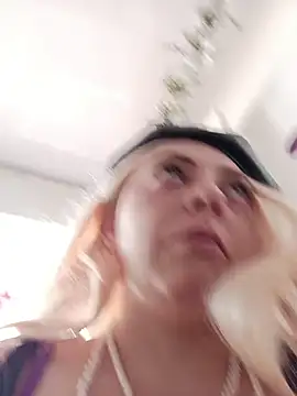 madelaine- online show from February 7, 6:00 pm